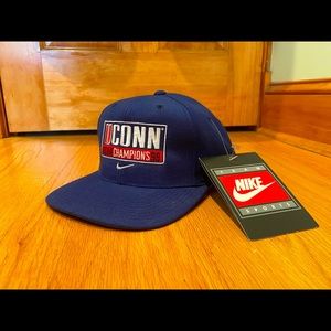 Vintage UCONN Huskies NCAA Champions 99 Nike Sports Specialties Snapback Hat Cap
